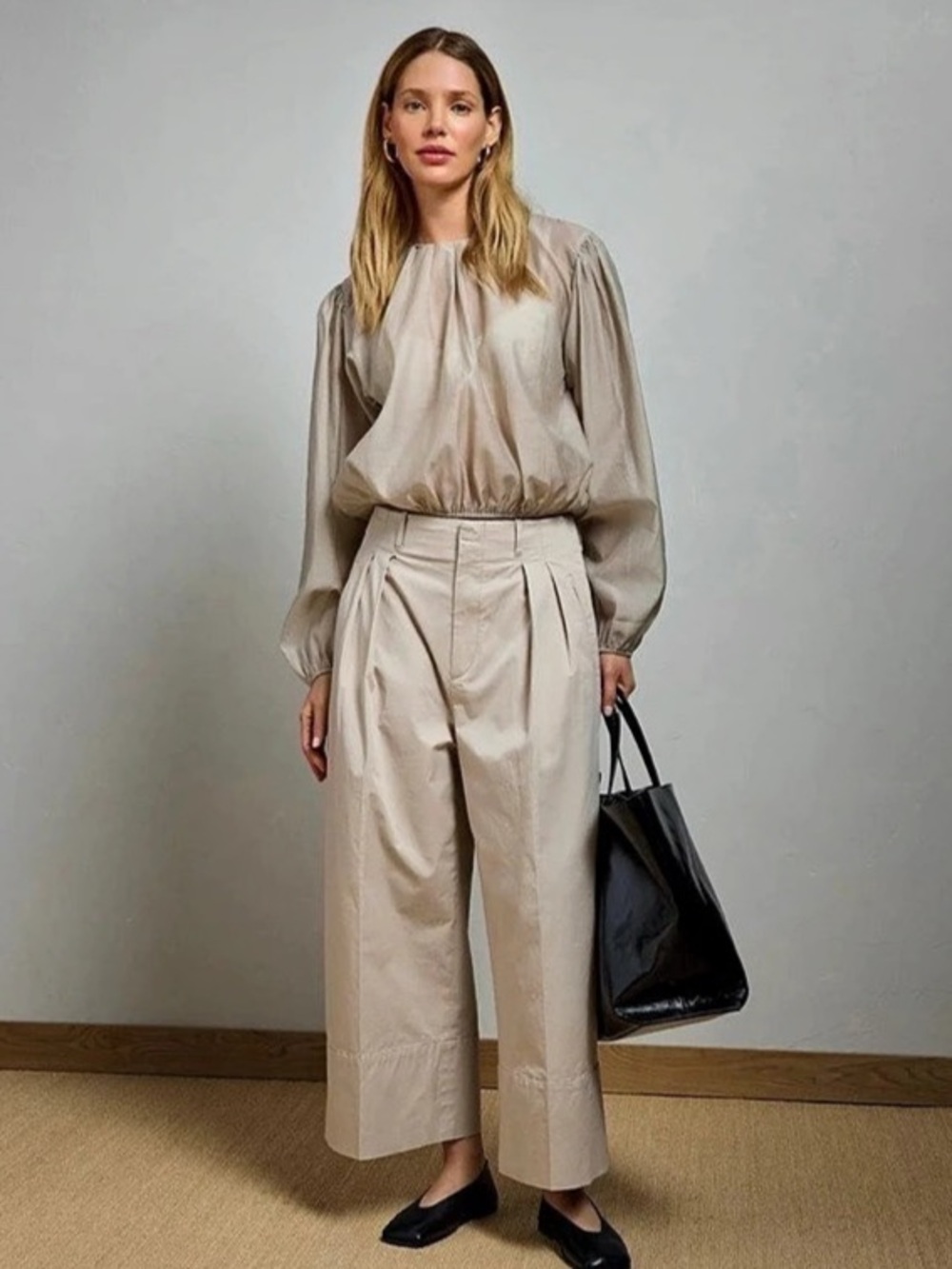 AE77 Premium Wide Leg Cropped Pleated Trousers in Bone, NWT, size 6